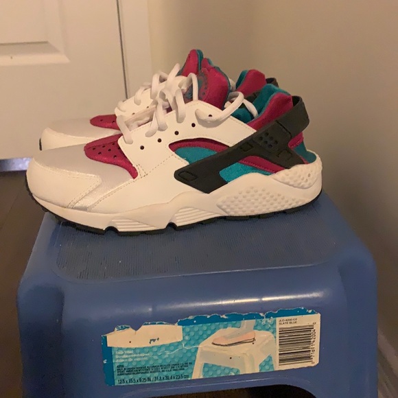 Women’s nike shoes - Picture 1 of 2